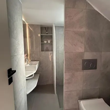 Belle Vue - Cozy Retreat & Seaview Marathion
